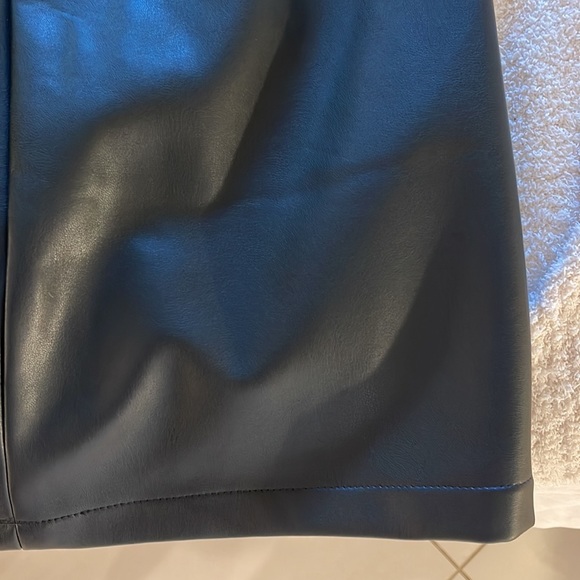 Leather Mini Skirt | French Connection | hunter green, size 6 - Picture 4 of 4